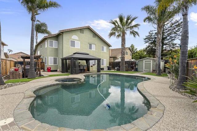 1650 Mimosa Street, Hollister CA: https://media.crmls.org/mediaz/c99629cb-2a85-4956-8a20-4fc319fd7ee9.jpg
