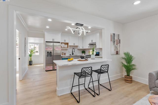 2720 Short St, Oakland CA: https://media.crmls.org/mediaz/c996972b-a95c-4265-b61f-066ee6e401f6.jpg
