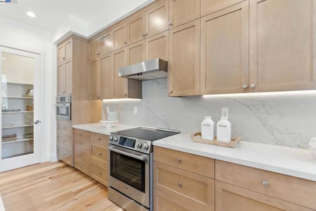 1937 Grand Street, Alameda CA: https://media.crmls.org/mediaz/c9973909-7c83-4281-b8fa-a286795e0abf.jpg