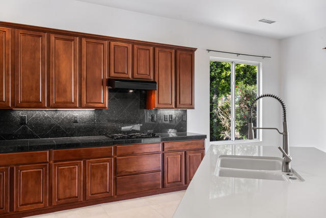 43393 Saint Andrews Drive, Indio CA: https://media.crmls.org/mediaz/c997ce42-f8cb-4d62-9666-f203c640ba71.jpg