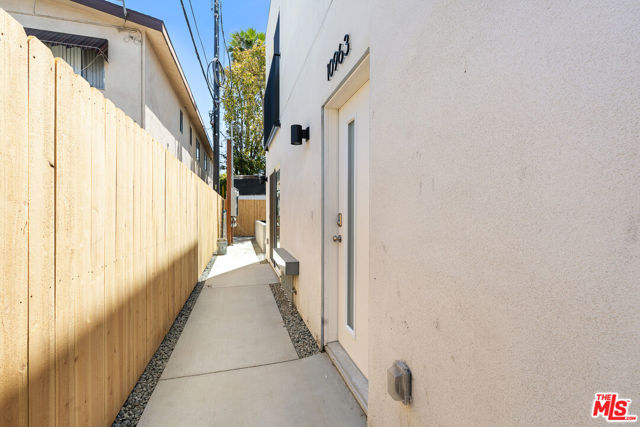 10965 Calvert, North Hollywood CA: https://media.crmls.org/mediaz/c9980784-bea3-40da-b7b6-81a7c8e9a997.jpg