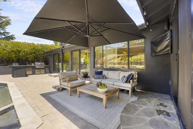 4149 Moselle Ct, Pleasanton CA: https://media.crmls.org/mediaz/c9985913-c752-4bcc-9407-e00312c4d5ff.jpg