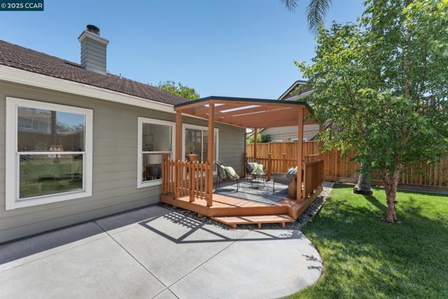 3075 Shiles Loop, Brentwood CA: https://media.crmls.org/mediaz/c9988e76-8077-41cd-a5b1-da19d527f4c2.jpg