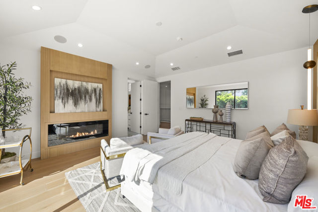 5741 Newcastle Avenue, Encino CA: https://media.crmls.org/mediaz/c99961d8-35ed-48ff-be6d-4cdfbb7d1788.jpg