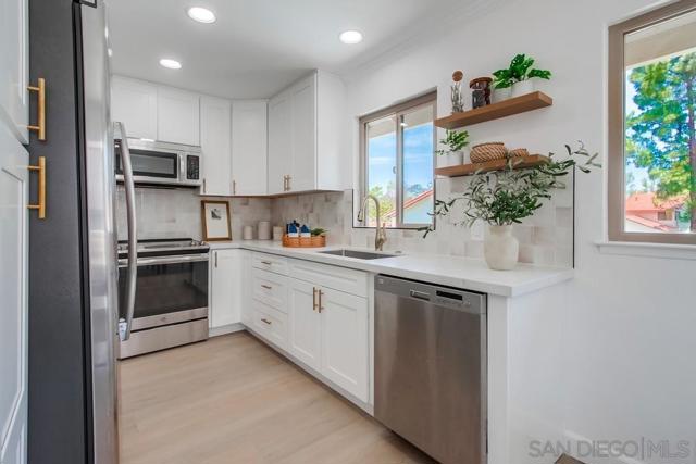 3113 Avenida Topanga, Carlsbad CA: https://media.crmls.org/mediaz/c9996d3f-52d9-42d2-b1fa-e29158123268.jpg