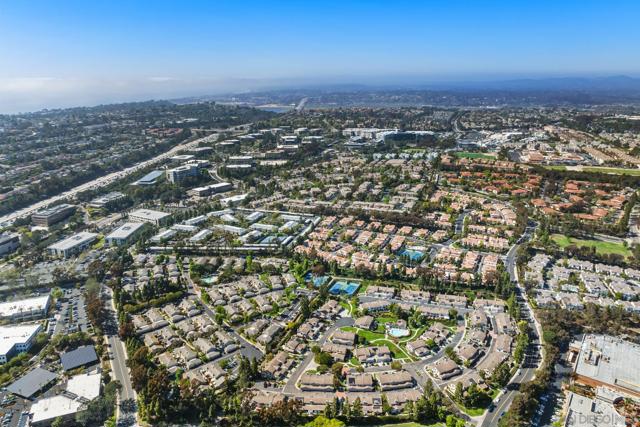 3731 Caminito Carmel Lndg, San Diego CA: https://media.crmls.org/mediaz/c9997ca8-98c6-4127-b94f-bc03833fa2d2.jpg