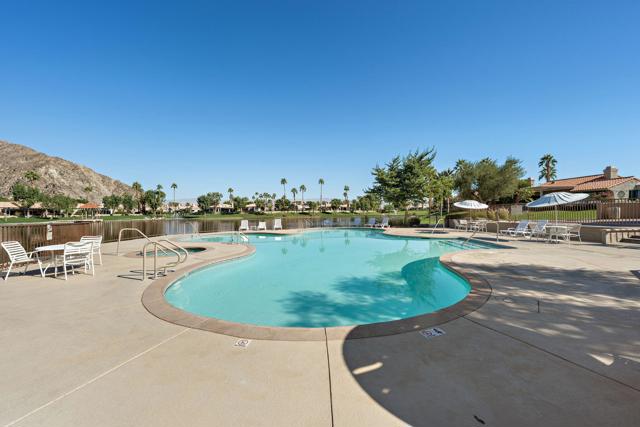 48543 Via Encanto, La Quinta CA: https://media.crmls.org/mediaz/c9997d23-8f2b-49e4-bd87-c634124e86f7.jpg