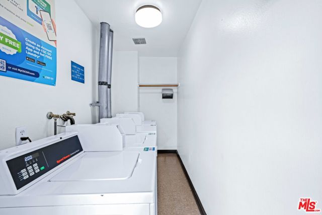 12801 Moorpark Street, Studio City CA: https://media.crmls.org/mediaz/c999abb8-cf85-4229-9b6d-e89511d05d24.jpg