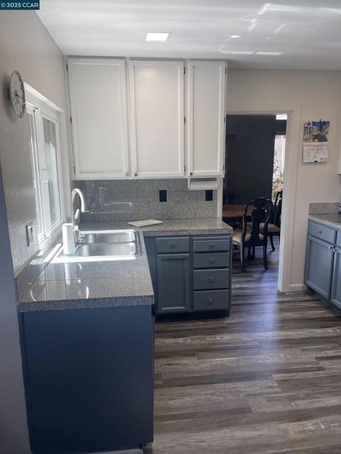 1011 Amanda Cir, Brentwood CA: https://media.crmls.org/mediaz/c999b899-9ed5-4514-b58b-91a4b0b18244.jpg
