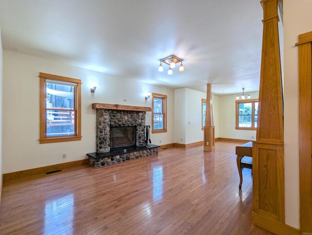 53300 Meadow Drive, Idyllwild CA: https://media.crmls.org/mediaz/c99a15e2-4ff6-4724-aa18-6806a10f544a.jpg