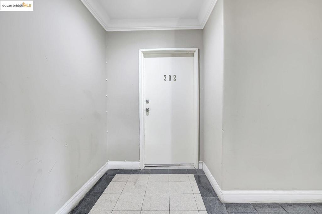 https://media.crmls.org/mediaz/c99ad1f8-6e83-448e-826e-9e1f5b22a19c.jpg?preset=X-Large
