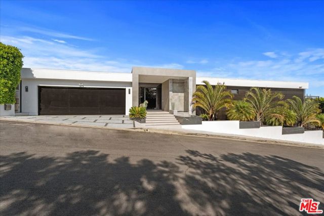 2284 Hercules Drive, Los Angeles CA: https://media.crmls.org/mediaz/c99aea53-3047-4ea9-9a4c-3c6cc839c452.jpg