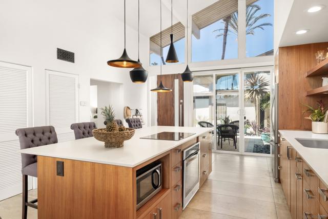 Image 9 of 33 For 119 Via Coronado