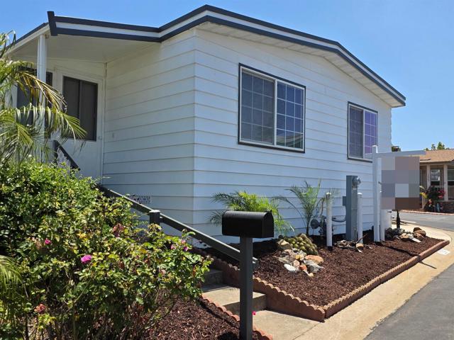 525 W El Norte Pkwy, Escondido CA: https://media.crmls.org/mediaz/c99bab46-b1f4-46ce-80a0-662dee38c9f8.jpg