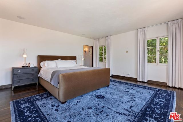 2420 Chislehurst Drive, Los Angeles CA: https://media.crmls.org/mediaz/c99bb20e-9885-40a0-948f-53672c957f02.jpg