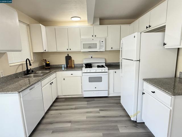 457 La Jolla St, Vallejo CA: https://media.crmls.org/mediaz/c99bce6e-12d9-430e-be87-884ca6197c8b.jpg