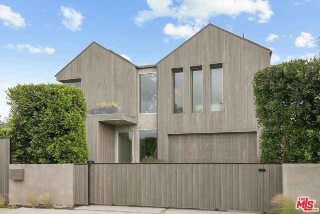 1310 Preston Way, Venice CA: https://media.crmls.org/mediaz/c99c0317-ef82-4ac3-950a-f30e301fcb64.jpg