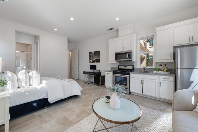 7152 Aubrey Way, Dublin CA: https://media.crmls.org/mediaz/c99c371e-53c1-44eb-a845-56804fb4fb38.jpg