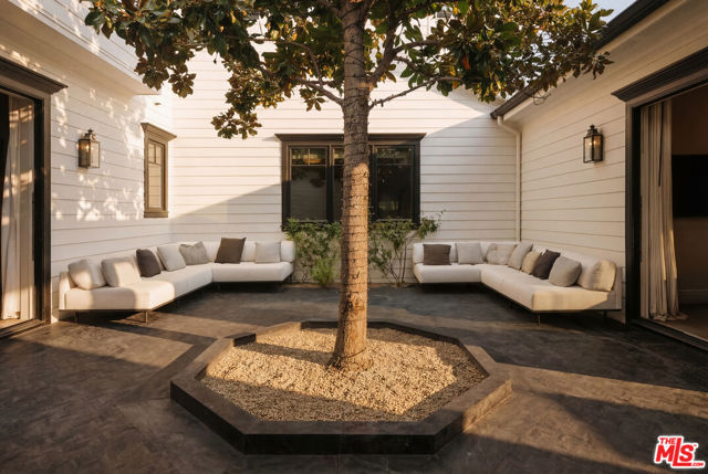 24155 Hidden Ridge Road, Hidden Hills CA: https://media.crmls.org/mediaz/c99c4174-f61c-45a1-8eb7-a8a9b33a9a1a.jpg