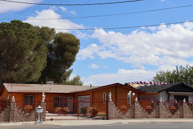 43236 W 20th W Street, Lancaster CA: https://media.crmls.org/mediaz/c99caf98-bb7b-46bc-acbd-6673ce4ec1c4.jpg