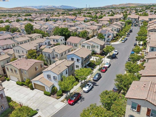 5010 Barrenstar Way, San Ramon CA: https://media.crmls.org/mediaz/c99cc441-31a7-4e94-a251-e9581e2ec23f.jpg