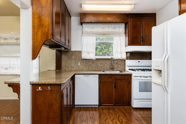 250 S Berkeley Avenue, Pasadena CA: https://media.crmls.org/mediaz/c99d8cc9-3d5e-40cb-bdd4-ab1a10355a35.jpg
