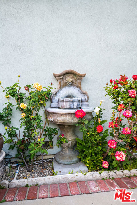 https://media.crmls.org/mediaz/c99da491-0844-45ca-8ffa-bb2c98bfb3a2.jpg?preset=X-Large