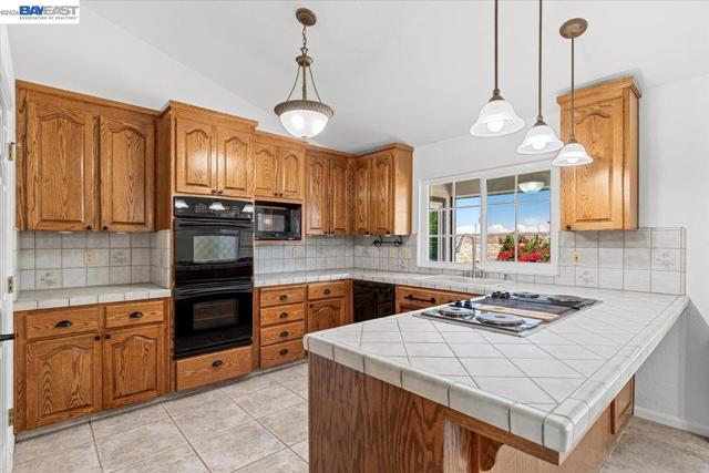 27000 S Hillview St, Tracy CA: https://media.crmls.org/mediaz/c99dabea-756b-4eda-a20e-3b28bba50cf7.jpg