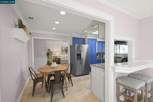 427 Dale Rd, Martinez CA: https://media.crmls.org/mediaz/c99e26cc-1d71-45b9-a475-c40b0964dc5d.jpg