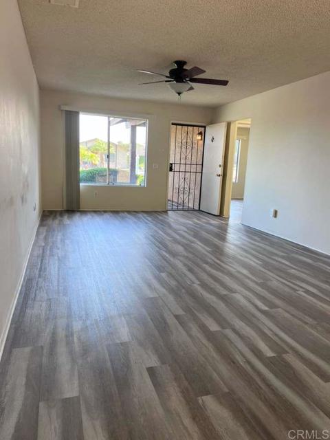 4734 Rim Rock Road, Oceanside CA: https://media.crmls.org/mediaz/c99e5378-24ed-4e29-9a53-6e632b9ed75e.jpg