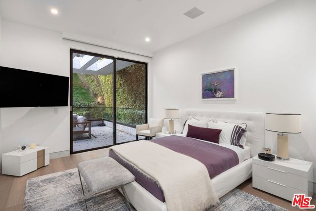 1527 Rising Glen Road, Los Angeles CA: https://media.crmls.org/mediaz/c99f2b7f-8837-4d36-b715-0dff78b665a7.jpg