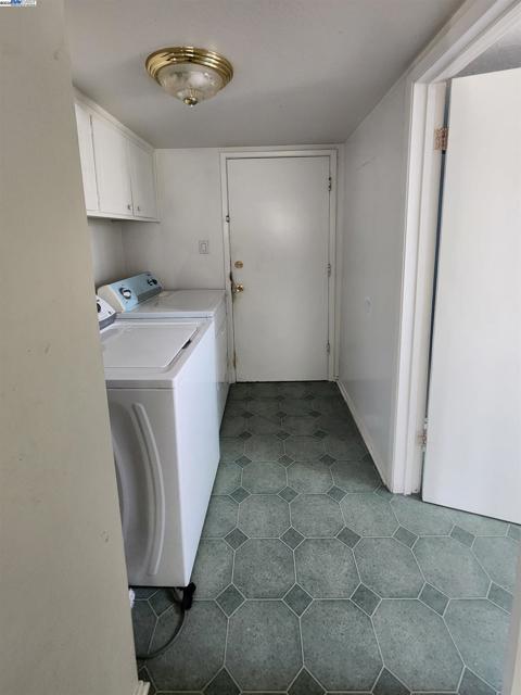4098 W Las Positas Blvd, Pleasanton CA: https://media.crmls.org/mediaz/c99f64d3-55a2-4cbf-b14c-c6f910095cc9.jpg