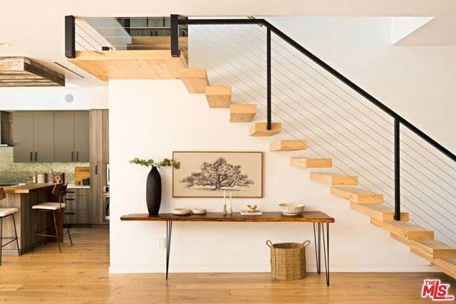 425 N Alfred Street, Los Angeles CA: https://media.crmls.org/mediaz/c99f6fdf-53ae-4387-875a-69cb92c36f3e.jpg