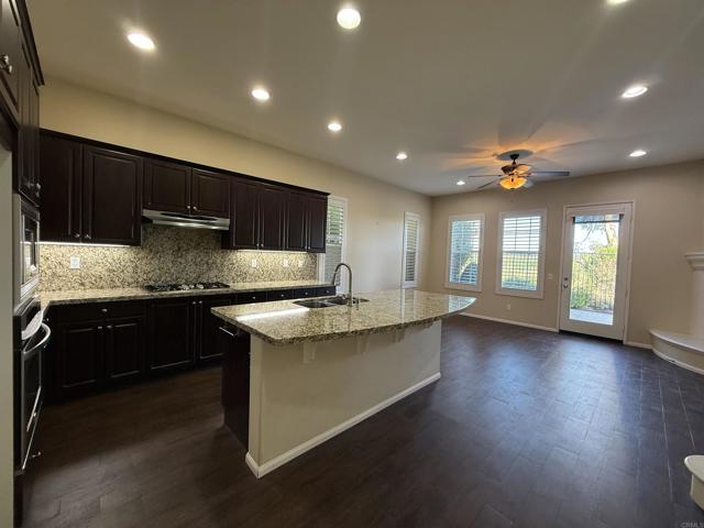 Detail Gallery Image 9 of 40 For 1273 Breakaway Dr, Oceanside,  CA 92057 - 4 Beds | 3/1 Baths