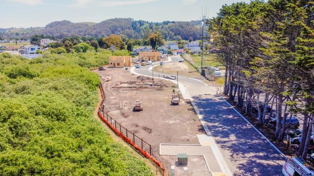 535 Creekside, Half Moon Bay CA: https://media.crmls.org/mediaz/c99fd919-b2a0-4097-8b55-8976b7f91113.jpg