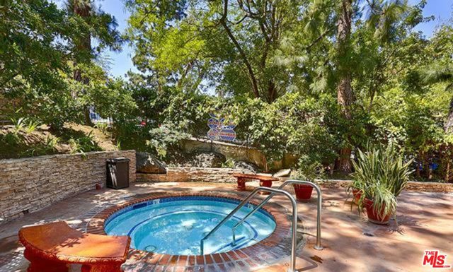 2700 Cahuenga Boulevard, Los Angeles CA: https://media.crmls.org/mediaz/c9a0eab9-5c06-43c8-adf8-90a7868d944c.jpg
