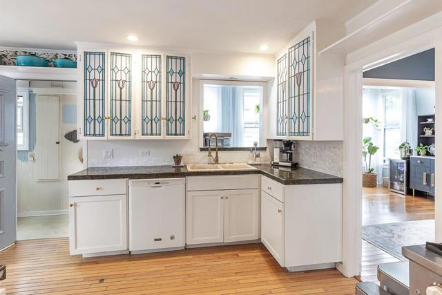 543 Spruce Avenue, Pacific Grove CA: https://media.crmls.org/mediaz/c9a0fd2d-0337-4ed3-845f-c57385fb0f22.jpg