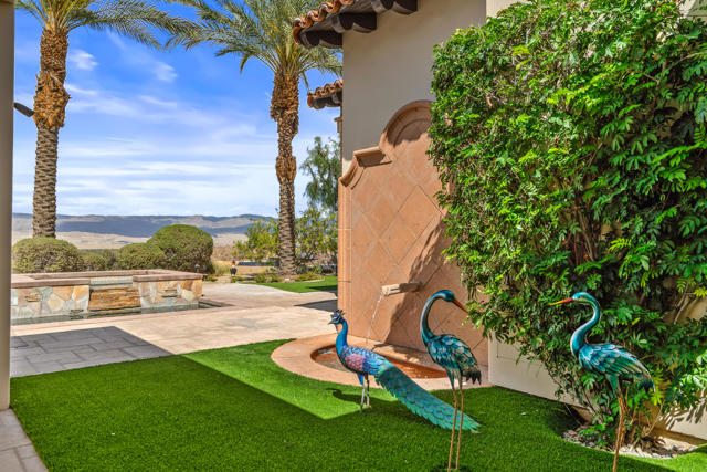 31 Hillcrest Drive, Rancho Mirage CA: https://media.crmls.org/mediaz/c9a1deb3-639c-466d-b8ff-2fdc330da59f.jpg