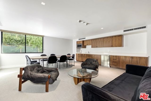 818 N Doheny Drive, West Hollywood CA: https://media.crmls.org/mediaz/c9a1f4cc-aa25-4aaf-9238-e6682671e081.jpg