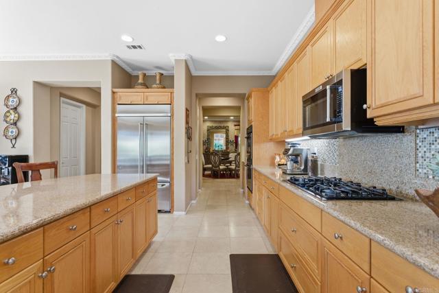 Detail Gallery Image 10 of 73 For 15141 Post Oak Ln, El Cajon,  CA 92021 - 3 Beds | 3/1 Baths