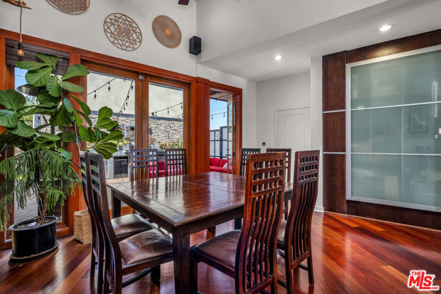 4450 Campbell Drive, Los Angeles CA: https://media.crmls.org/mediaz/c9a3d26e-8abc-410d-9f22-e55dbd01b11e.jpg