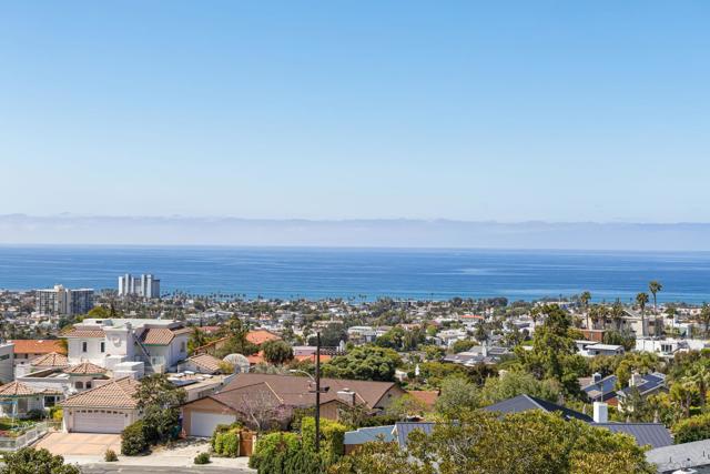 5476 Castle Hills Dr, San Diego CA: https://media.crmls.org/mediaz/c9a48638-9b1e-4572-b57b-1dda6769380a.jpg
