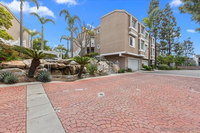 8585 Via Mallorca, La Jolla CA: https://media.crmls.org/mediaz/c9a491ca-d840-432b-bb00-224edcbbbd2b.jpg