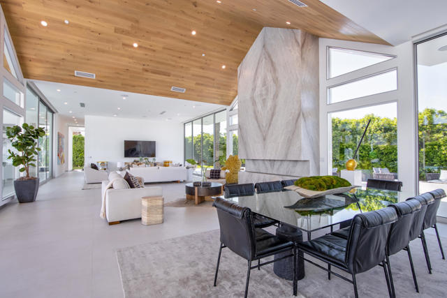 1 Makena Lane, Rancho Mirage CA: https://media.crmls.org/mediaz/c9a5705b-ee1e-4efc-a580-6995705b3938.jpg