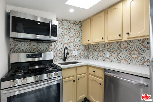 483 Sturtevant Drive, Sierra Madre CA: https://media.crmls.org/mediaz/c9a57f29-18a6-4e16-a80c-1aae6dc38bce.jpg