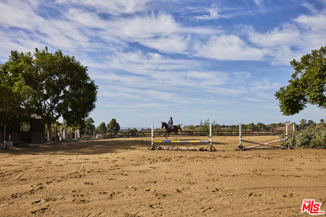 5900 Bonsall Drive, Malibu CA: https://media.crmls.org/mediaz/c9a5ae5e-aad2-4f47-bc32-648b2a6267a2.jpg