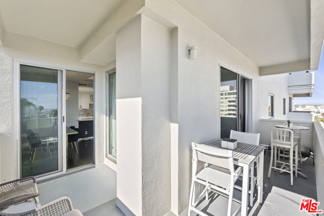 7250 Franklin Avenue, Los Angeles CA: https://media.crmls.org/mediaz/c9a6237d-331e-4d7e-8fbe-50b08b3c9c7c.jpg