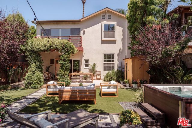 630 Brooks Avenue, Venice CA: https://media.crmls.org/mediaz/c9a63500-d657-48bb-bc1e-90795b07f1db.jpg