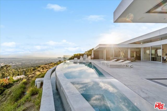 1620 Carla, Beverly Hills CA: https://media.crmls.org/mediaz/c9a67bba-1c59-455d-85be-ecfb64c03e14.jpg