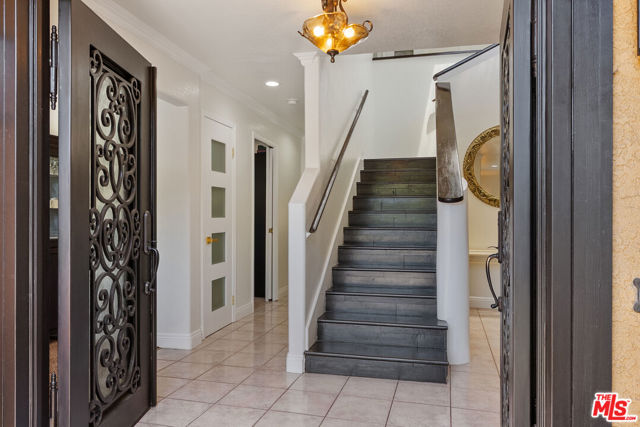 5183 Obama Boulevard, Los Angeles CA: https://media.crmls.org/mediaz/c9a69a58-638b-454d-a55f-09501d353871.jpg